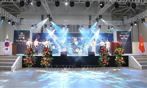 第一届全球侨务经济论坛于6月7日上午在韩国仁川SONGDO CONVENSIA 国际展览中心开幕。图自越通社 第一届全球侨务经济论坛于6月7日上午在韩国仁川SONGDO CONVENSIA 国际展览中心开幕。图自越通社