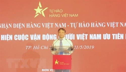 工贸部副部长杜胜海发表讲话。图自越通社