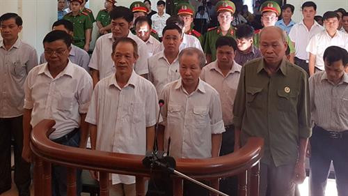 在法庭上的被告人。(图片来源:因特网) 在法庭上的被告人。(图片来源:因特网)