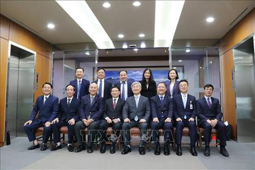 双方代表合影。图自越通社