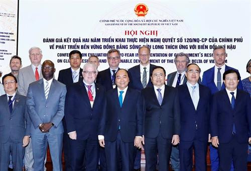 与会代表合影。图自越通社