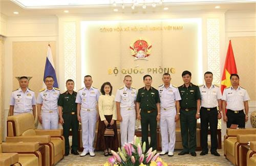 双方代表合影。图自越通社