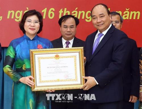 越南政府总理阮春福出席越南建设部2017年工作总结和2018年任务部署会议。越通社记者统一 摄