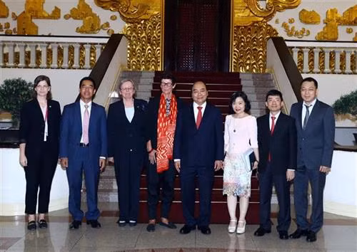 双方代表合影。图自越通社