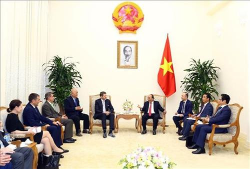 越南政府总理阮春福在政府所在地会见奥地利联邦商会主席哈拉尔德·马雷尔 图自越通社