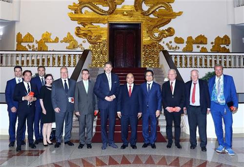 双方代表合影。图自越通社