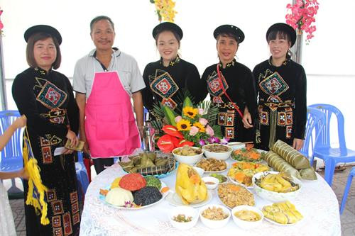 加仙安鸡饮食节场景。 图自越通社