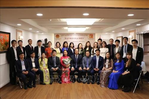 与会代表合影。图自越通社