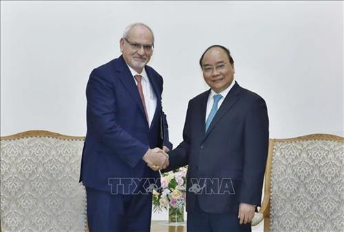 越南政府总理阮春福会见世界银行集团国际金融公司首席执行官菲利普·勒奥鲁。图自越通社