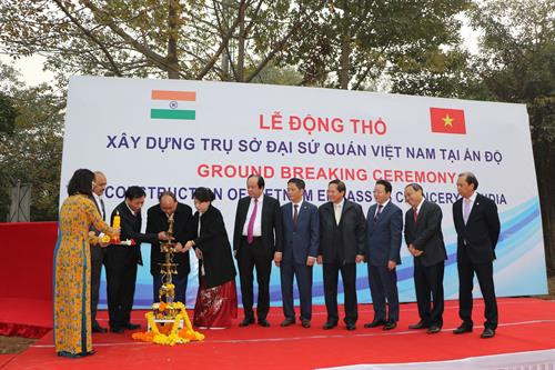 阮春福总理出席越南驻印度大使馆新馆舍开工仪式。(图片来源:越通社) 阮春福总理出席越南驻印度大使馆新馆舍开工仪式。(图片来源:越通社)