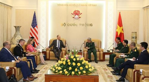 越南国防部副部长阮志咏上将会见美国助理国务卿戴维·斯蒂尔韦尔。图自互联网