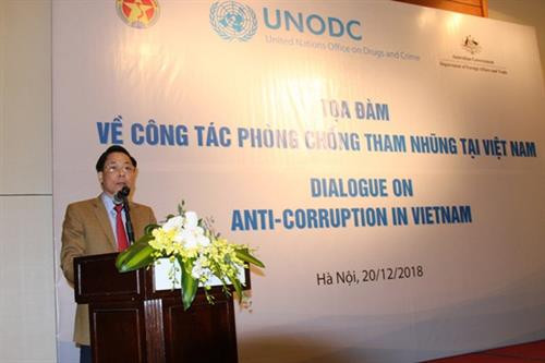 越南政府监察总署副总监察长陈玉廉在座谈会上发言。图自因特网
