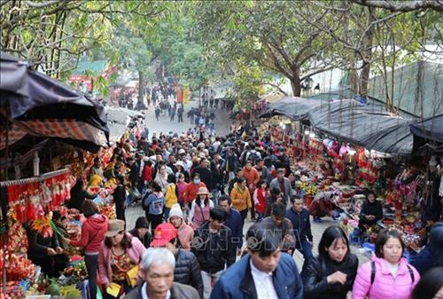 热闹非凡的香迹寺庙会正式开庙。图自越通社