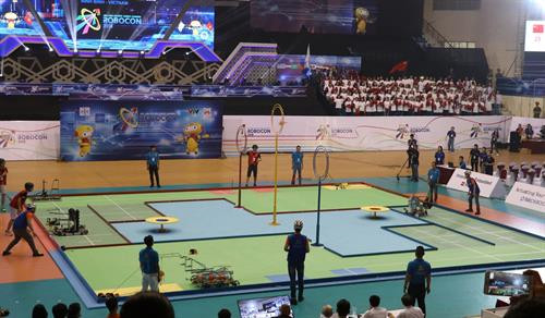 越南二号队与中国队进行角逐。 图自越通社