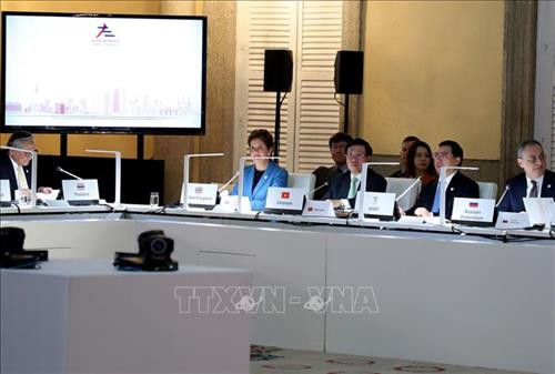 越南政府副总理兼外交部长范平明在会议上提出许多建议。图自越通社 越南政府副总理兼外交部长范平明在会议上提出许多建议。图自越通社