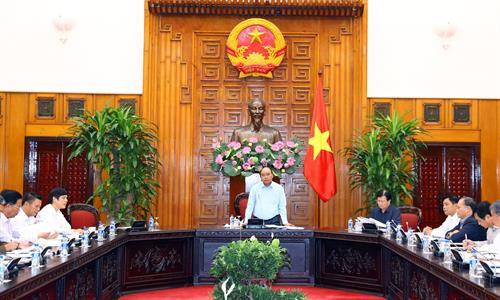 政府总理阮春福在会上发表讲话。（图片来源：越通社）