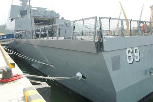 新加坡“刚毅号”隐形护卫舰访问岘港市 ảnh 1 新加坡“刚毅号”隐形护卫舰访问岘港市 ảnh 1