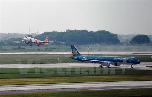 资料图:自4月29日0时至4日30日,河内市至胡志明市航线总班次每日往返28趟次。图自越通社 资料图:自4月29日0时至4日30日,河内市至胡志明市航线总班次每日往返28趟次。图自越通社