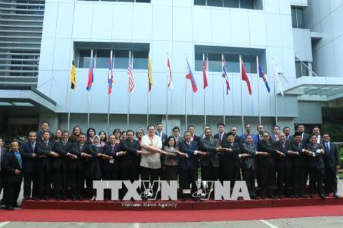 各国代表合影。（图片来源：越通社）
