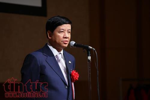 越南驻日本大使阮国强在仪式上发表讲话。（图片来源：信息报）