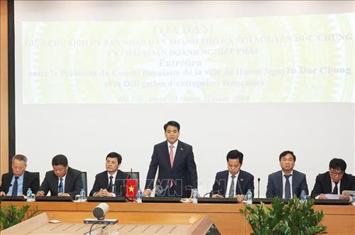 河内市人民委员会主席阮德钟在座谈会上发言。图自越通社