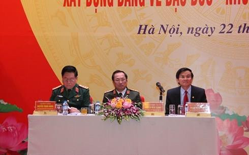 主持研讨会的代表。（图片来源：VOV）