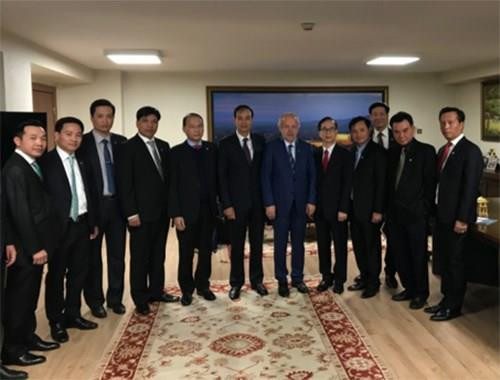 河内市代表团会见与安卡拉市官员合影。图自因特网