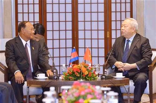 柬埔寨国会主席韩桑林与越柬友好协会主席武卯。图自越通社 柬埔寨国会主席韩桑林与越柬友好协会主席武卯。图自越通社