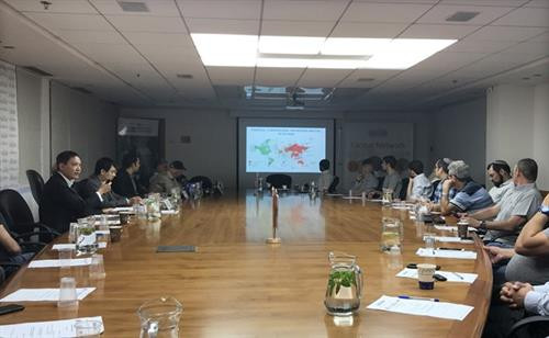 “以色列进口商在越商机”的贸易促进研讨会场景。图自越通社