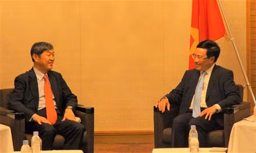 越南政府副总理兼外交部长范平明会见日本国籍协力机构主席北风伸一。图自越通社