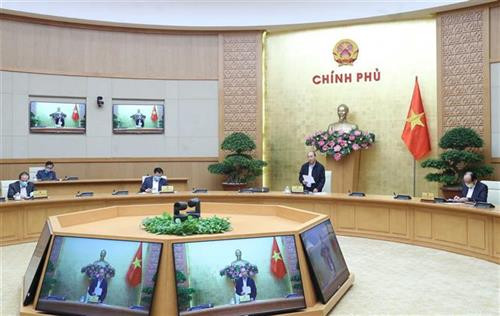 越南政府总理阮春福在会上发表讲话。图自越通社