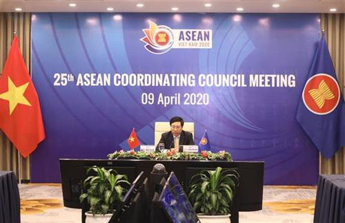 越南政府副总理兼外长范平明主持召开东盟协调理事会（ACC）第25次会议。图自越通社