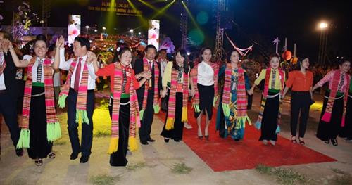 芒炉舞蹈。图自互联网 芒炉舞蹈。图自互联网