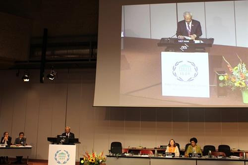 越南国会副主席汪周刘在议联第139届大会全体会议上发言。图自越通社