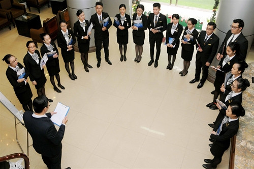 胡志明市五星级酒店前台接待岗位培训班。 胡志明市五星级酒店前台接待岗位培训班。