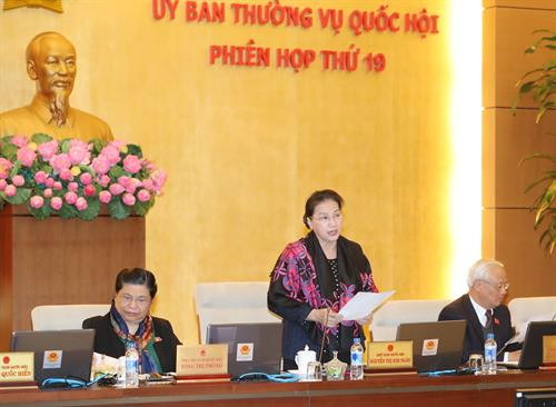 国会主席阮氏金银在国会大厦主持召开第十四届国会常委会第十九次会议。（图片来源：越通社）