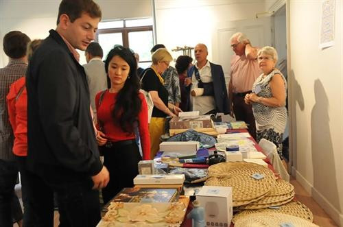 越南手工艺品展区。图自越通社 越南手工艺品展区。图自越通社