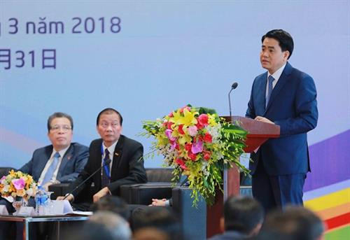 河内市人民委员会主席阮德钟在会上发表讲话。（图片来源：越通社）