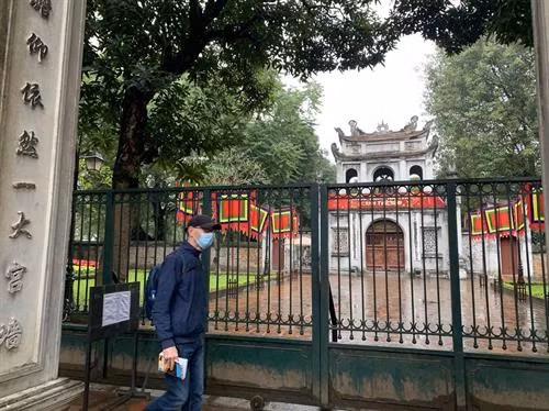 文庙-国子监暂停迎客以开展消毒防疫工作。图自越通社