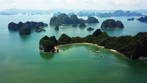 下龙湾美景。图自互联网