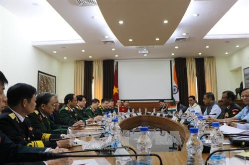 梁强与印度国防秘书桑杰·米特拉进行会谈（图片来源：越通社）
