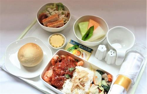 越南西宁甜瓜登上越航航班供乘客品尝 。图自因特网 越南西宁甜瓜登上越航航班供乘客品尝 。图自因特网