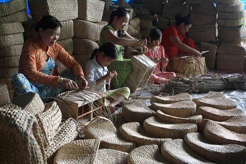 渭水县永忠乡第五村高棉族同胞宽敞和坚固的房屋越来越多。记者 维姜 摄 渭水县为多户高棉族同胞进行职业技能培训与创造就业相结合。记者 维姜 摄 渭水县关注发展高棉族同胞地区高校生产模式。记者 维姜 摄 渭水县永忠乡第五村高棉族同胞宽敞和坚固的房屋越来越多。记者 维姜 摄 渭水县为多户高棉族同胞进行职业技能培训与创造就业相结合。记者 维姜 摄 渭水县关注发展高棉族同胞地区高校生产模式。记者 维姜 摄