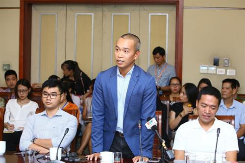 与会代表在会上发表讲话。图自越通社