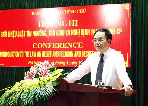 政府宗教委员会主任武战胜发表讲话。（图片来源：越通社）