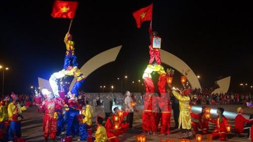 广平省民间庙会。（图片来源：越通社）