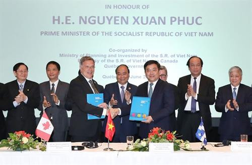 阮春福出席双方合作备忘录签字仪式。越通社记者 统一 摄