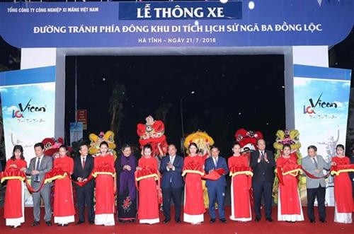 阮春福已出席同禄遗迹区东部绕行道路竣工投运仪式。越通社记者 统一 摄 阮春福已出席同禄遗迹区东部绕行道路竣工投运仪式。越通社记者 统一 摄