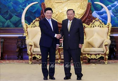 老挝人民革命党中央总书记、国家主席本扬会见政府副总理兼外长范平明。图自越通社