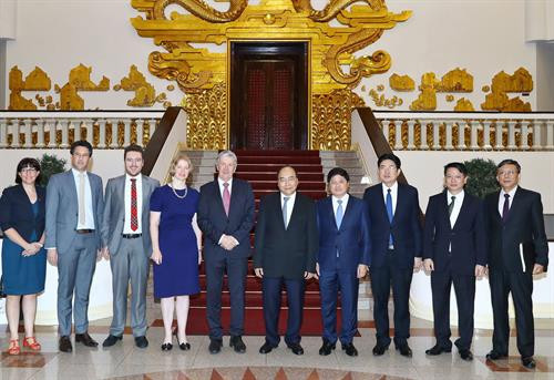 双方代表合影 图自越通社